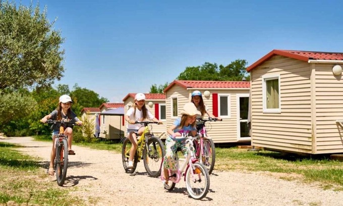 Malemort-du-Comtat House | Camping 3 étoiles - Piscine - efaeh0