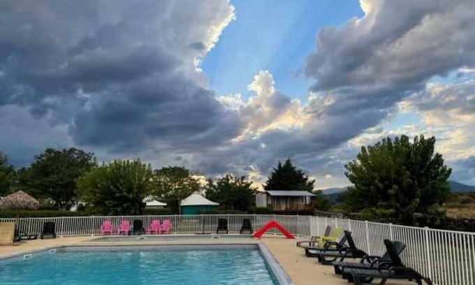 Balazuc House | Camping 3 étoiles - Piscine - eeeehc
