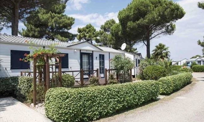 Les Cabanes de Fleury House | Camping 4 étoiles - Parc aquatique - efbh0b