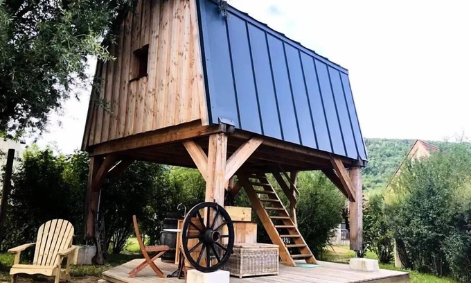 Ornans House | Camping Ecologique la Roche d'Ully* - Hut on stilts Le Grenier Mansart 1 room 2 people