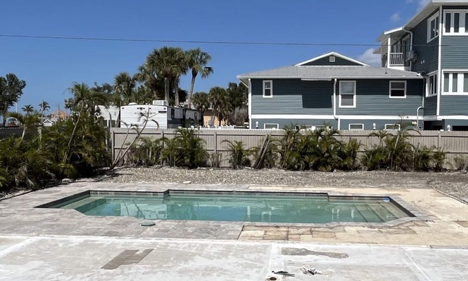 Mid Island RV Rental | camping Paradise sunset lot with pool