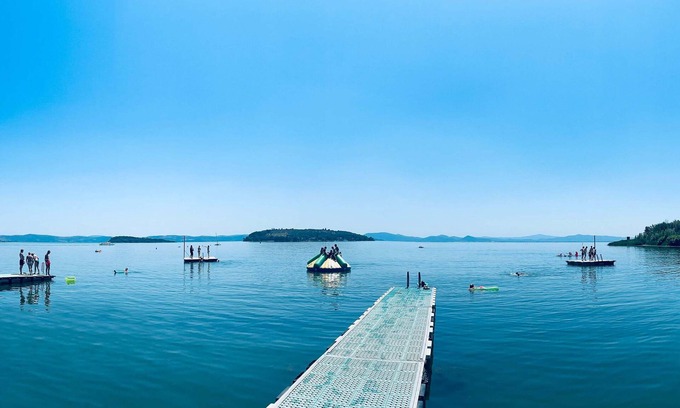Tuoro sul Trasimeno RV Rental | Camping Village Punta Navaccia