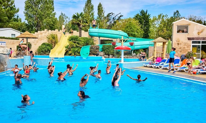 Olonne-sur-Mer House | Campsite Bois Soleil * - Mobile home Beach 18.6m2 (between 5 and 10 years) (1 bedroom) + Terrace wood semi-covered + TV 2 persons