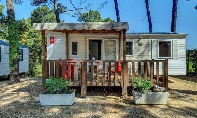 Mondragon House | Campsite La Pinède in Provence * - Mobil Home Sauge Plus 4 Rooms 6 People Air Conditioned + TV