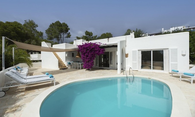 Sant Antoni de Portmany Villa | CAN Calma - Encantadora Villa con Piscina y Bbq, Ideal Para Familias