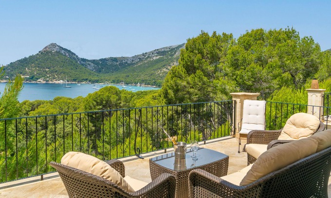 Playa de Formentor Villa | CAN MIR SA POSADA DES PAGÈS - Luxury villa with private pool and free WiFi.