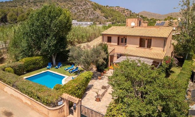 Puerto de Pollensa Ski Chalet | Can Xisco for 8 with pool in Pollensa at 400mt from the sea