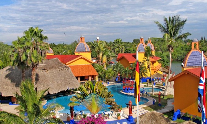Flamingo Resort | Canadian Resort Vallarta