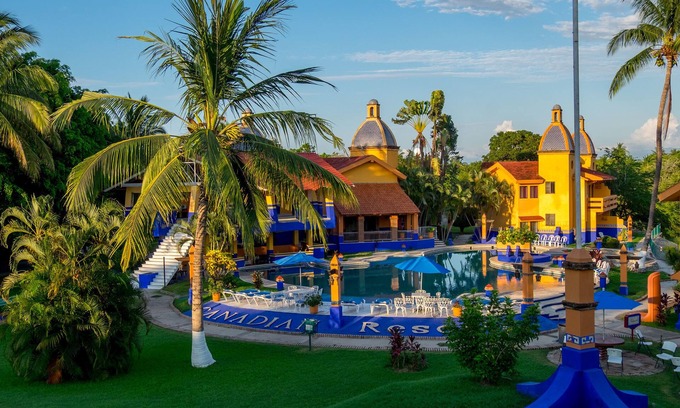 Flamingo Hotel | Canadian Resorts Nuevo Vallarta
