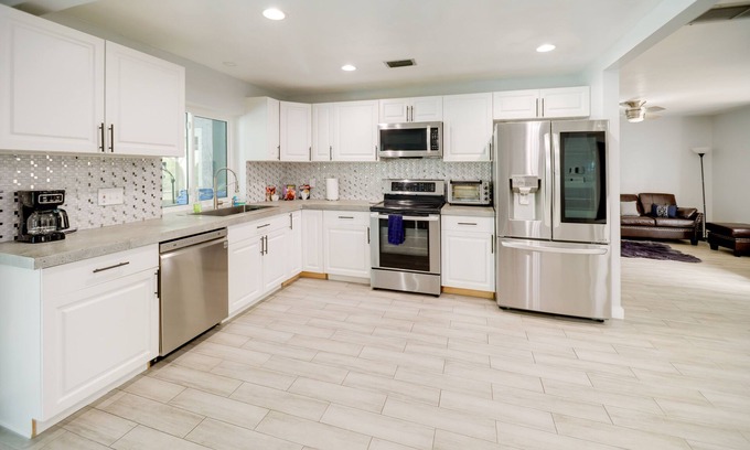 Caloosahatchee Cottage | Canal Access & Private Pool: Cape Coral Oasis!