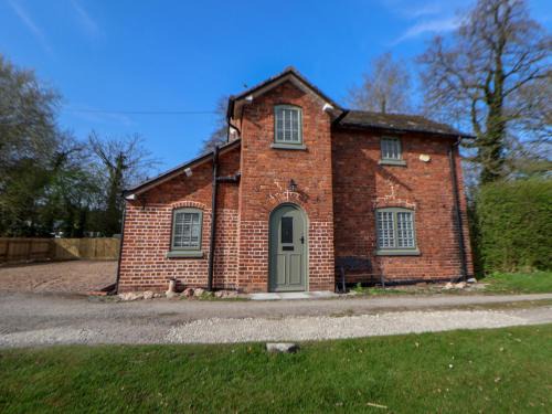 Nantwich House | Canal Basin Cottage