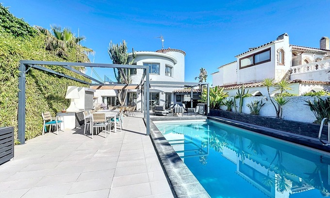 Empuriabrava Ski Chalet | Canal - Magnifica Villa con piscina privada y a