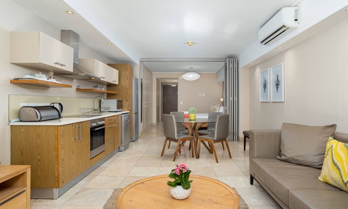 Victoria and Alfred Waterfront Apartment | Canal Quays 503