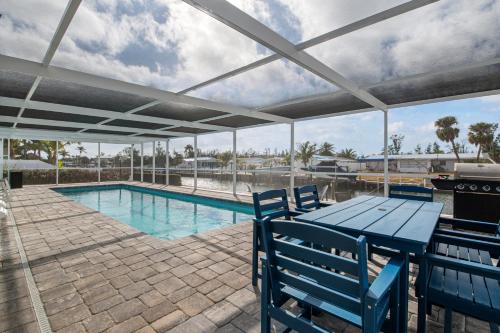 Whitney Beach House | Canalfront Bradenton home with Dock & Heated Screened In Pool