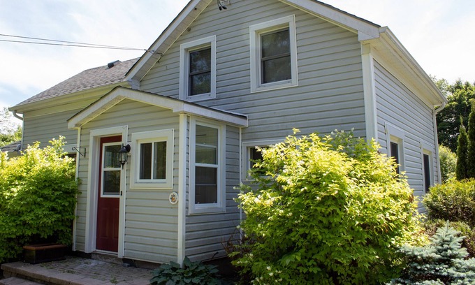 Newboro House | Canalman's Cottage, Newboro Lockstation, Parks Canada