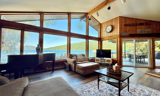 Naples House | Canandaigua Lake House on the Water