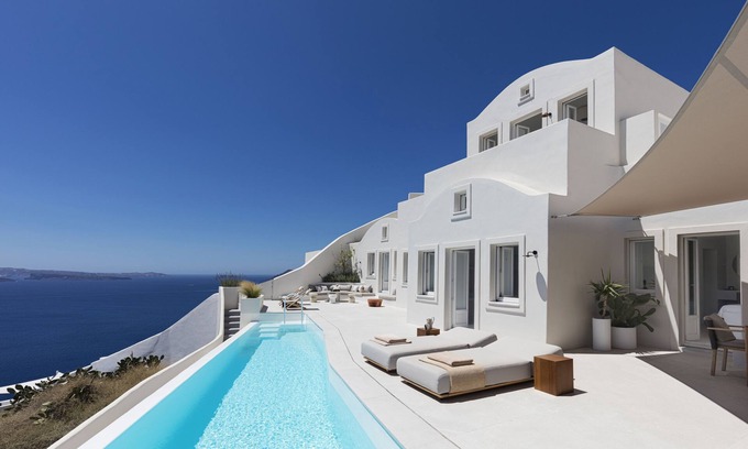 Oia Hotel | Canaves Oia Suites - Small Luxury Hotels of the World