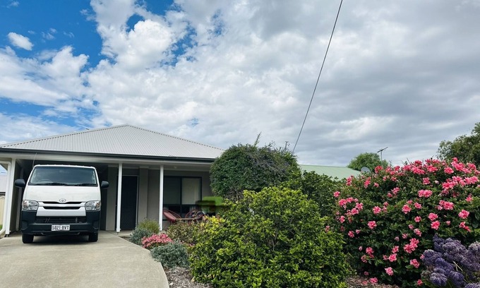 Kingscote House | CandE on Wheelton-Centrally Located Holiday Getaway Home in Kingscote!