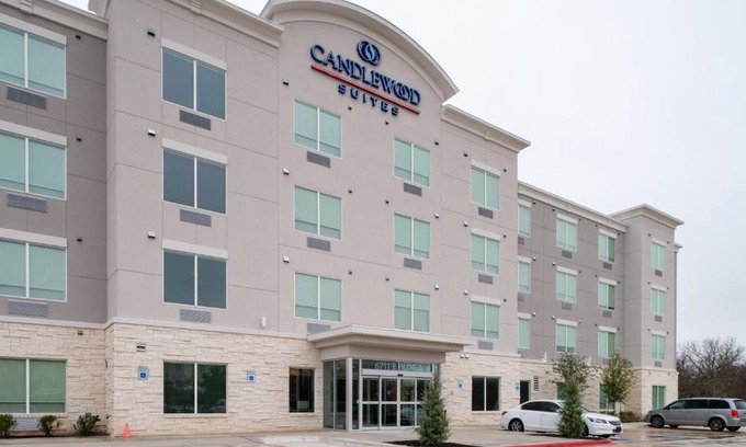 Austin Hotel | Candlewood Suites - Austin Airport by IHG