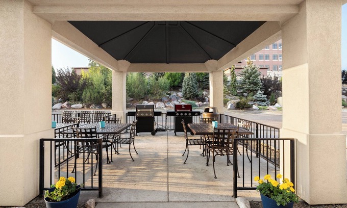 Bismarck Hotel | Candlewood Suites Bismarck by IHG