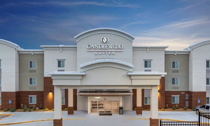 Davenport Hotel | Candlewood Suites Davenport by IHG