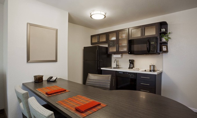 South Arlington Hotel | Candlewood Suites Grand Prairie - Arlington by IHG