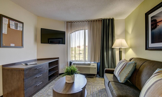 Richmond Hotel | Candlewood Suites Richmond - West Broad by IHG
