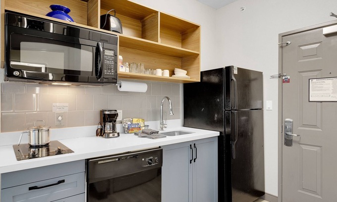 Downtown San Antonio Hotel | Candlewood Suites San Antonio Downtown by IHG