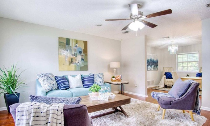 Southpoint House | ~Candy Apple Plush Pad Sleeps 10 Trains & Shops~