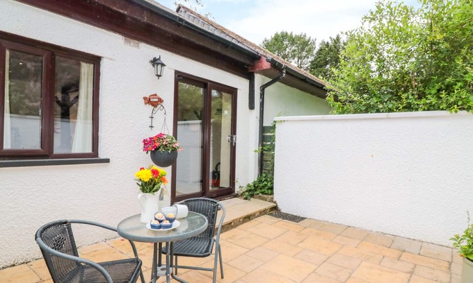 Beaworthy Cottage | CANDY COTTAGE, pet friendly, with a garden in Halwill Junction