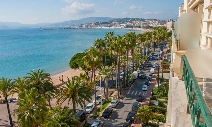 Pointe Croisette Apartment | Cannes Croisette 1 Bedroom Flat On La Croisette, Garage, 7th Floor Loggia.