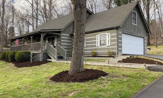 Piney Flats Cabin | CanoeCabin,Bring Watercraft,CoveredSlip@Marina