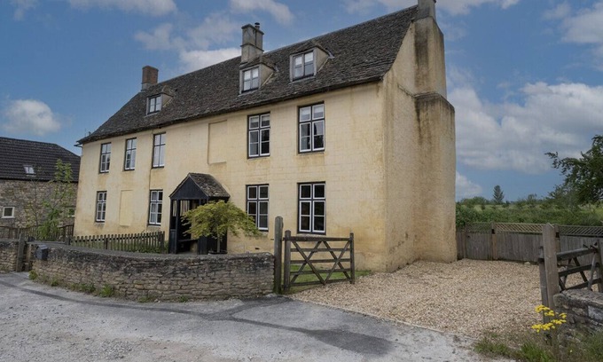 Wotton-under-Edge House | Canons Court Lodge - Beautiful Cotswold Edge Country Home