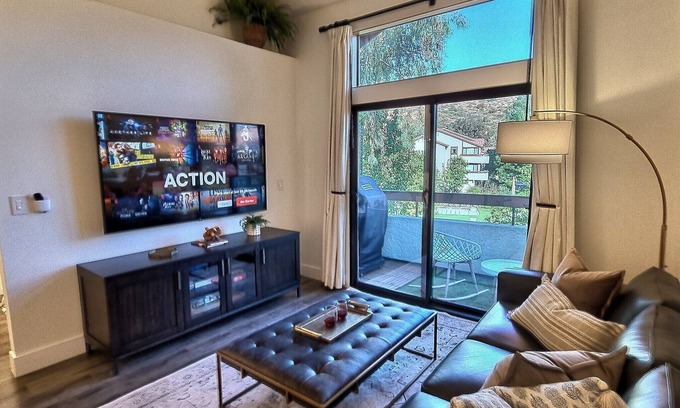 Canyon Country Condo | Canyon Luxe Condo 2bd/2ba/Loft/Pool & Spa