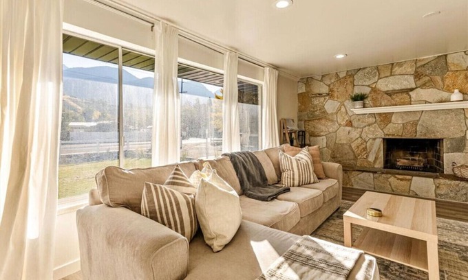 Little Rock Canyon House | Canyon View Cottage | Backyard | Free Massage*