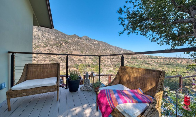 Mount Wilson House | "Canyons Edge"- a unique home surrounded by nature