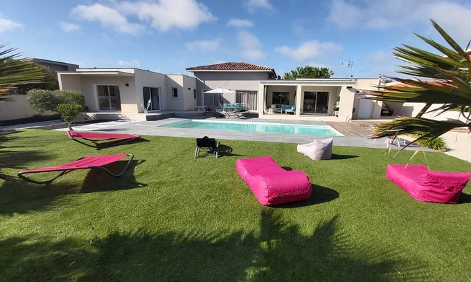 Cap d'Agde Villa | Cap d'Agde Contemporary villa 300m from the beach/5 min from all activities