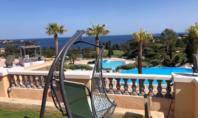 Cap Esterel Apartment | Cap Estérel, 2 pièces, jardin, vue mer et piscine