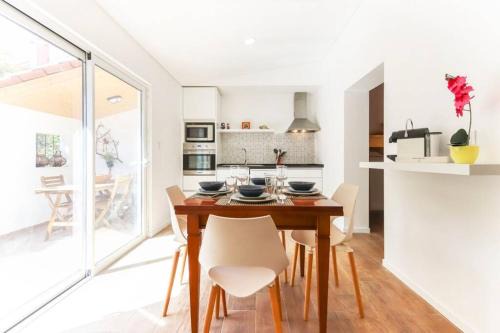 Pica Galo Villa | CAPARICA BEACH VILLA