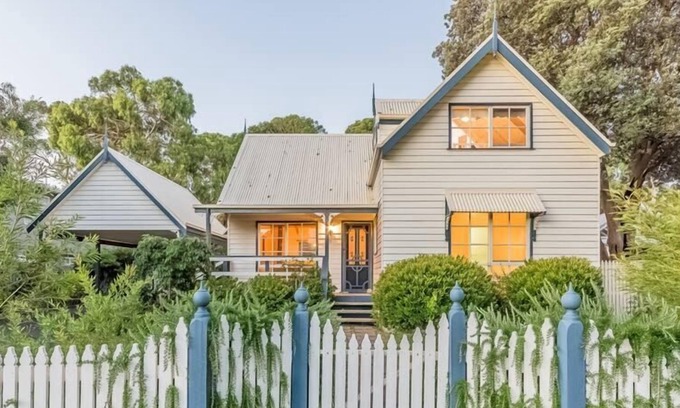 Silverleaves House | Cape Cod Cottage Summ