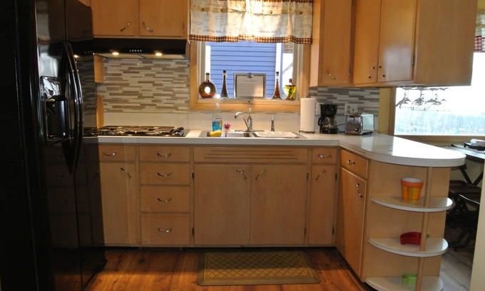 Two Rivers House | Cape Cod House In Two Rivers, Near The Beach And Lambeau Field