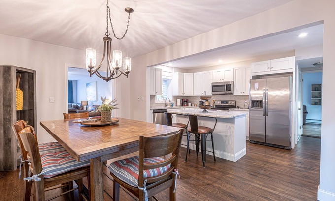 Sandwich House | Cape Cod, Sandwich - Newly Renovated Spacious Family Getaway, 5 min to the Beach