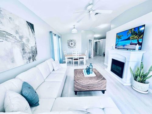 Diplomat Apartment | Cape Coral Seascape