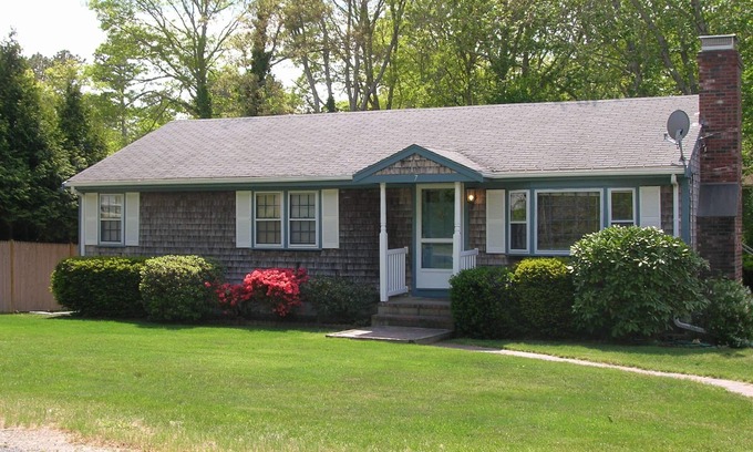 Yarmouth Port Cottage | CAPE ECAPE IS WAITING FOR YOU!