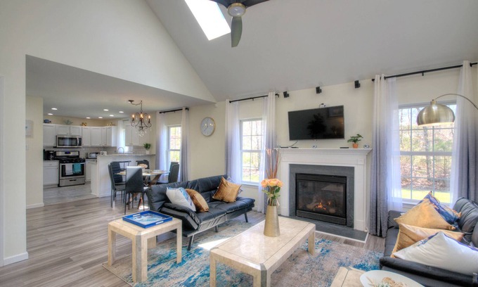 Whitesboro House | Cape May Rose - Quiet Convenient Location Sleeps 10