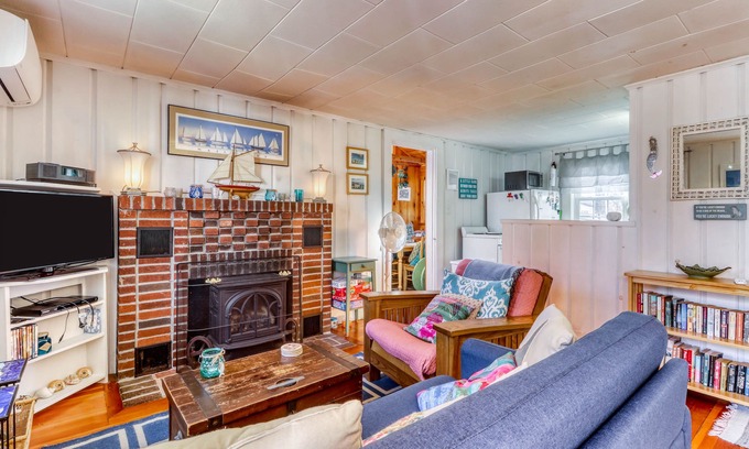 Harwich Port House | Cape-style cottage in a small village community w/an outdoor shower