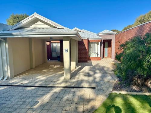 Broadwater House | Cape View Forte