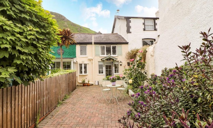 Dwygyfylchi House | Capel Cottage