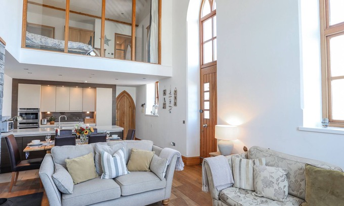 Edern House | Capel Tabernacl