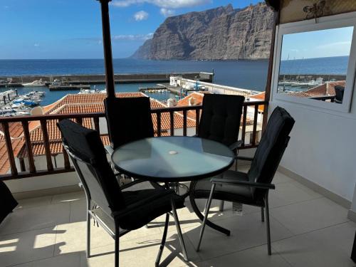 Los Gigantes Apartment | Capitain Jane's Beachside Haven